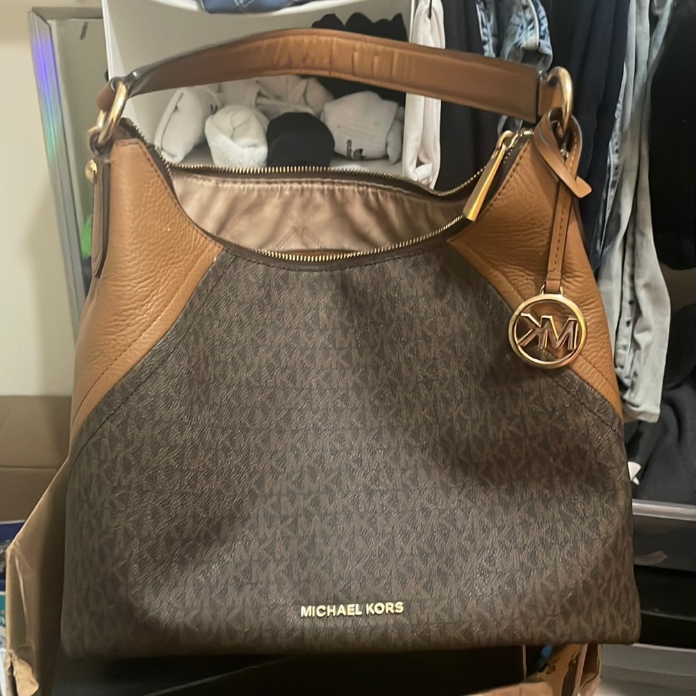 No purse real